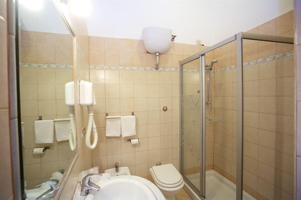Nicolas Inn Rome Bagian luar foto