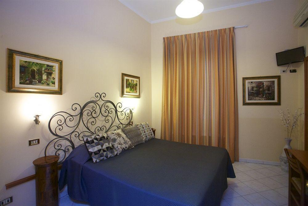 Nicolas Inn Rome Bagian luar foto