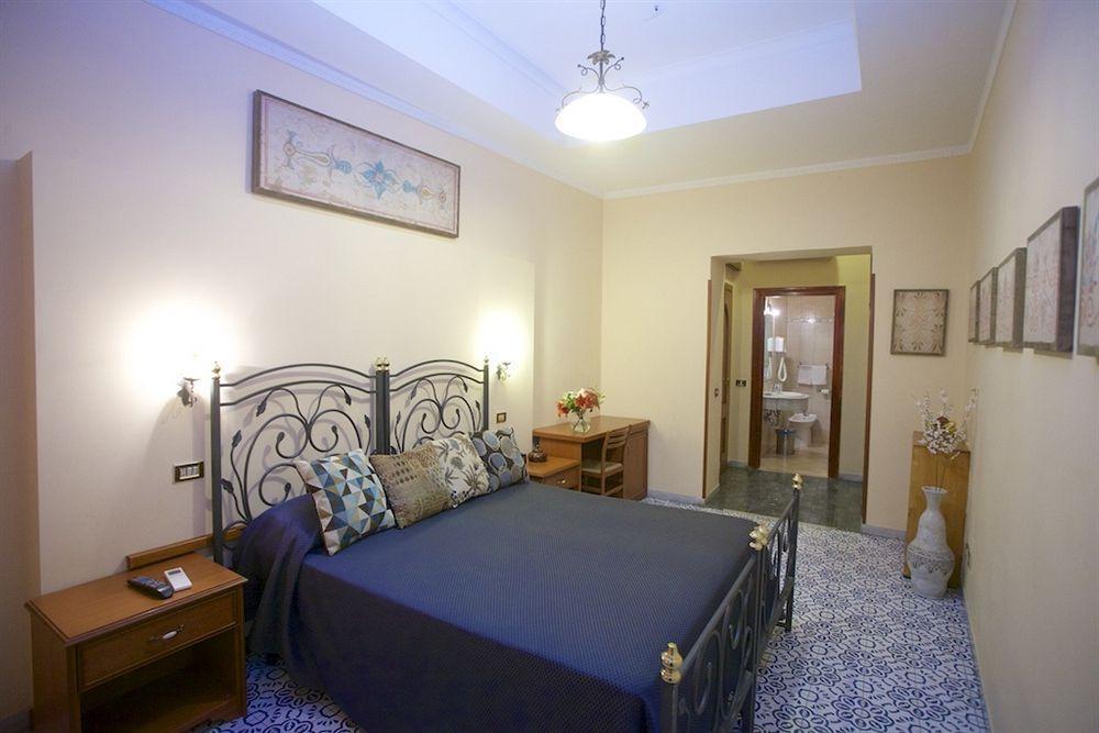 Nicolas Inn Rome Bagian luar foto