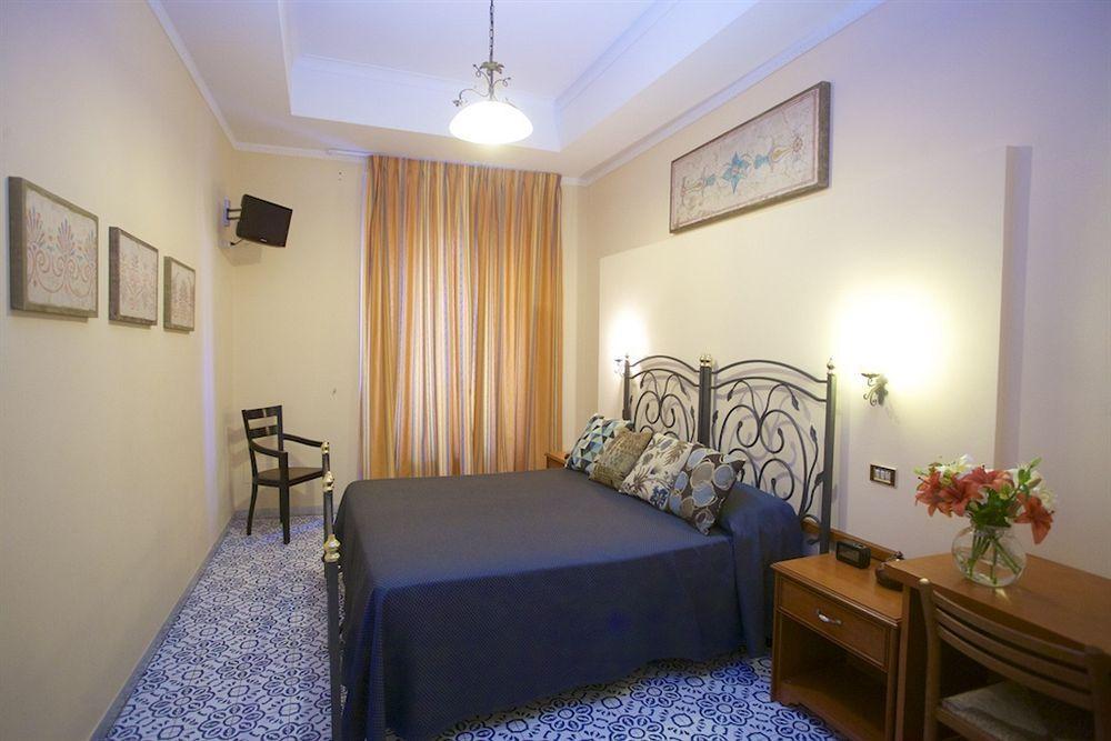 Nicolas Inn Rome Bagian luar foto