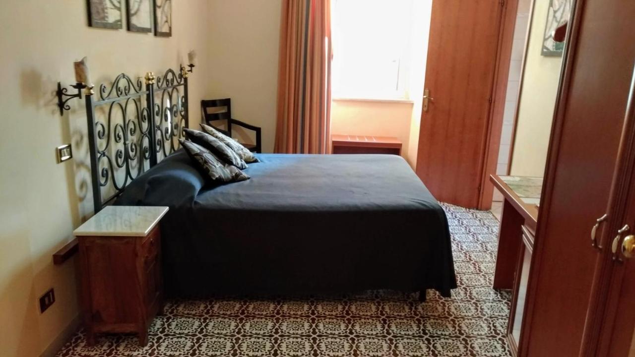 Nicolas Inn Rome Bagian luar foto
