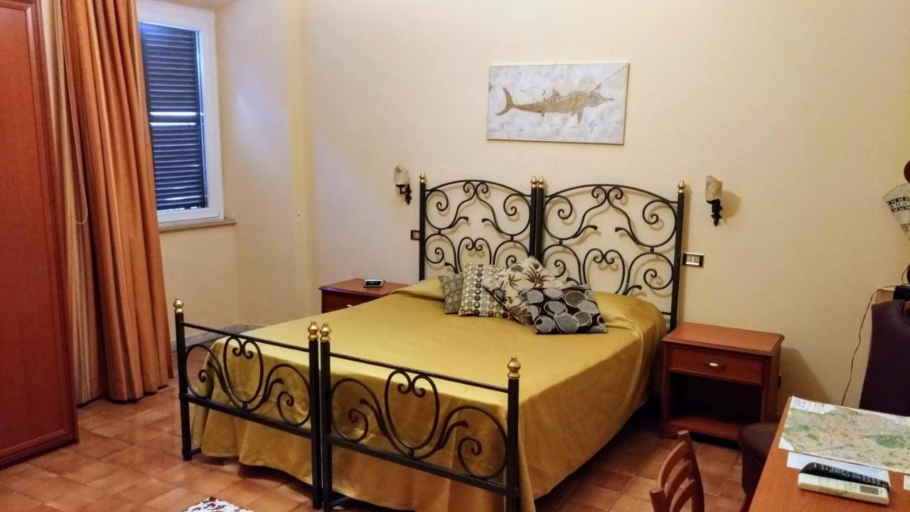 Nicolas Inn Rome Bagian luar foto