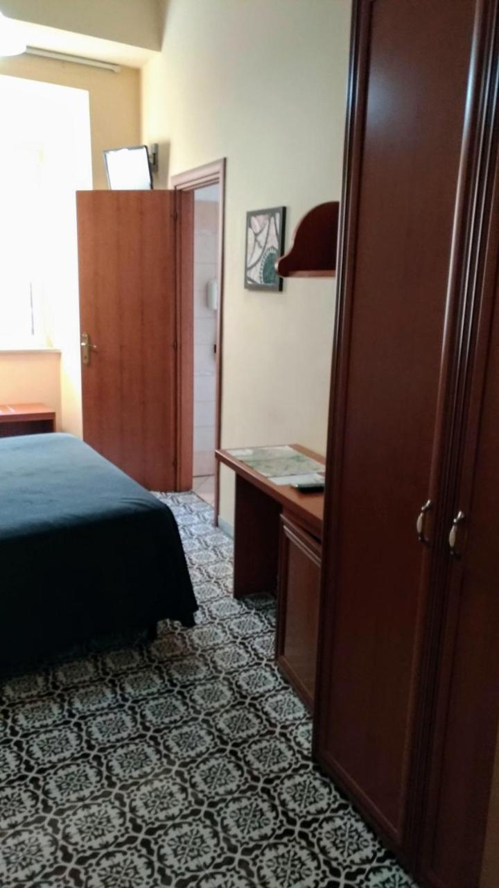 Nicolas Inn Rome Bagian luar foto