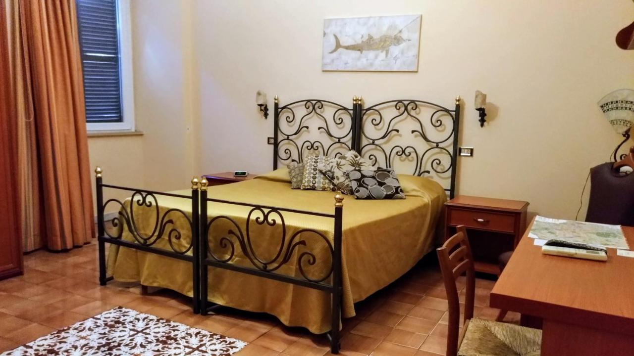 Nicolas Inn Rome Bagian luar foto