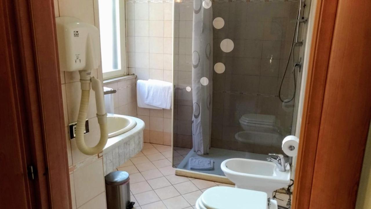 Nicolas Inn Rome Bagian luar foto