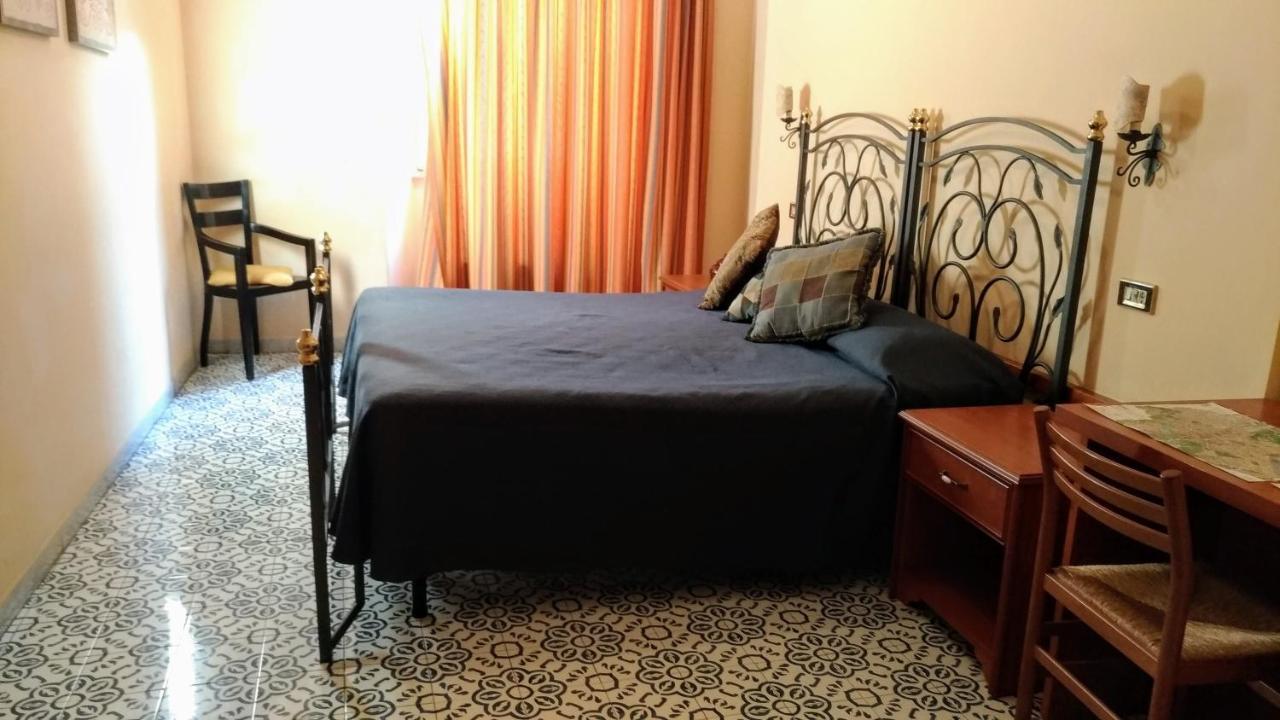 Nicolas Inn Rome Bagian luar foto