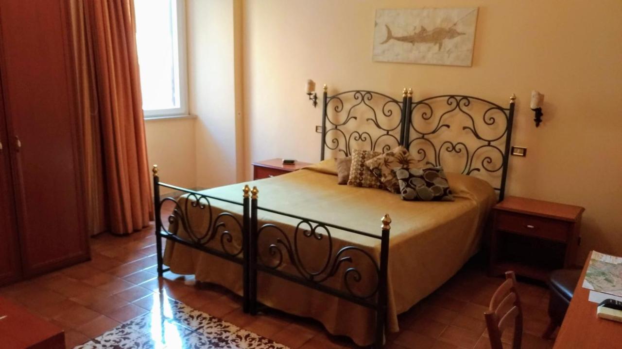 Nicolas Inn Rome Bagian luar foto