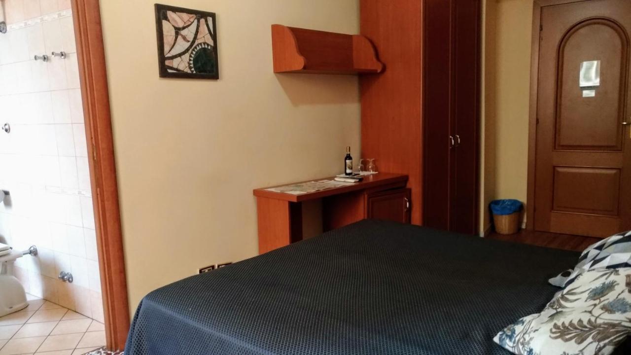 Nicolas Inn Rome Bagian luar foto